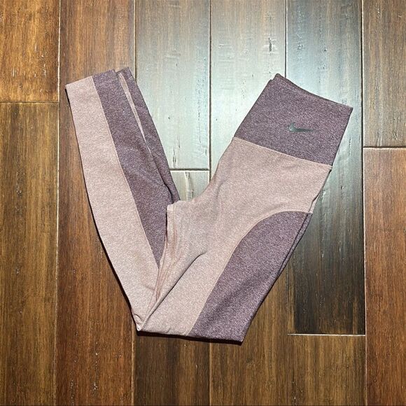 Nike Ladies Leggings  - Picture 4 of 5